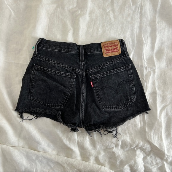 Levi’s 501 black cut off shorts - Picture 5 of 7